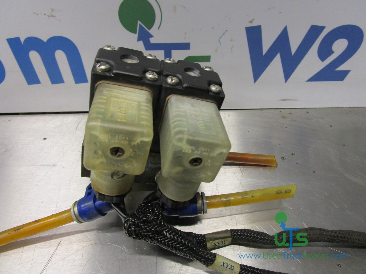 SCHMIDT SWINGO 200 SOLENOID VALVE BLOCK ‘BUSCHJOST’ 8498981 - Katup rem untuk Kendaraan Kota/ Khusus: gambar 1 SCHMIDT SWINGO 200 SOLENOID VALVE BLOCK ‘BUSCHJOST’ 8498981 - Katup rem untuk Kendaraan Kota/ Khusus: gambar 1