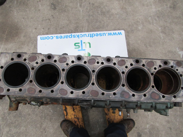 VOLVO FH13A ENGINE BLOCK ( NEEDS 1 LINER) - Suku Cadang Mesin untuk Truk: gambar 1 VOLVO FH13A ENGINE BLOCK ( NEEDS 1 LINER) - Suku Cadang Mesin untuk Truk: gambar 1
