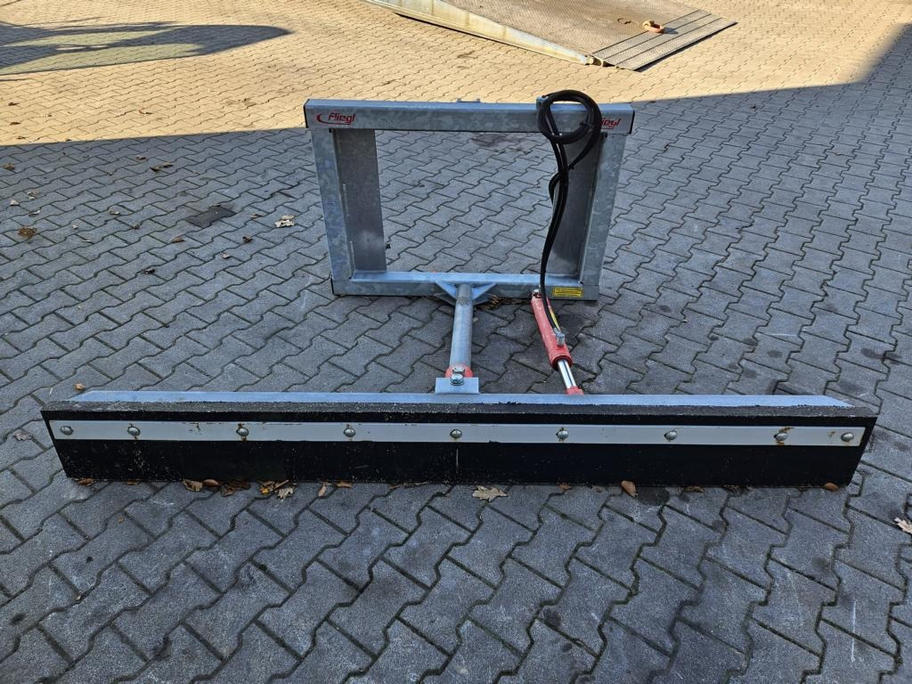 Fliegl Gummi-Schiebeschild - Pemuat depan untuk traktor: gambar 1 Fliegl Gummi-Schiebeschild - Pemuat depan untuk traktor: gambar 1