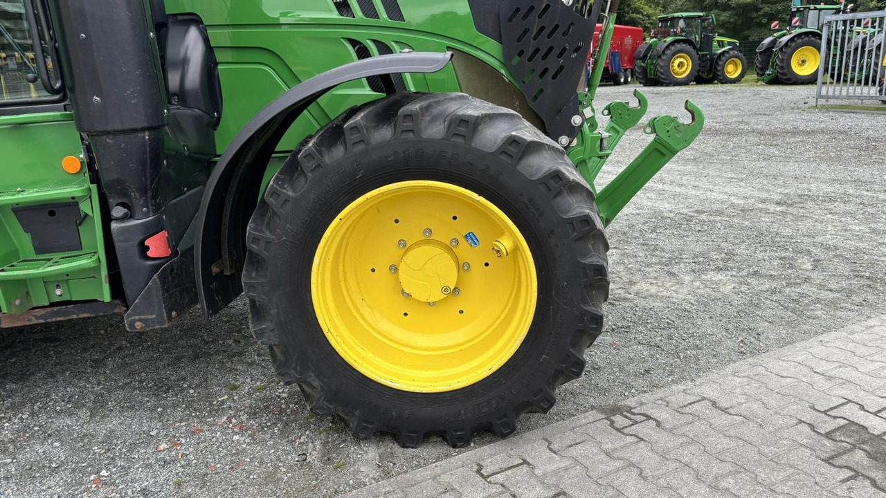 Traktor kota John Deere 6120M: gambar 44