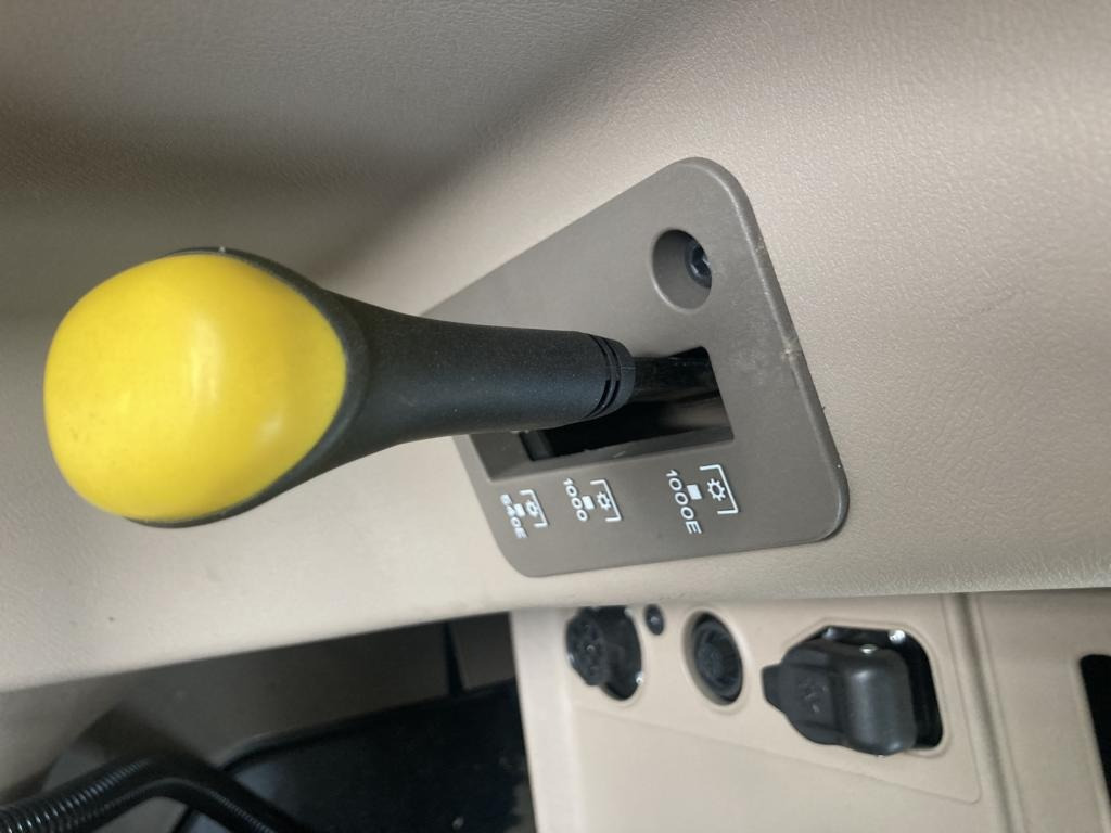 John Deere 6M240 - Traktor: gambar 4 John Deere 6M240 - Traktor: gambar 4