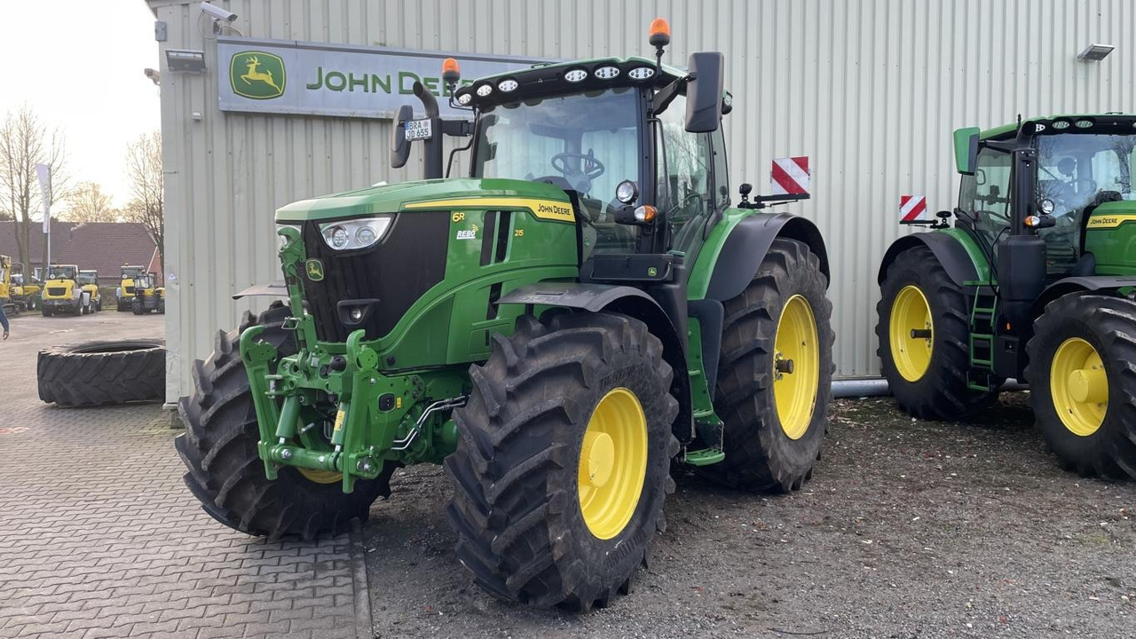 John Deere 6R215 - Traktor: gambar 1 John Deere 6R215 - Traktor: gambar 1