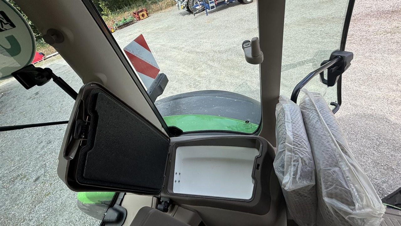 John Deere 6R215 - Traktor: gambar 2 John Deere 6R215 - Traktor: gambar 2