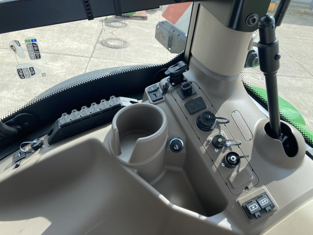 John Deere 6R250 - Traktor: gambar 4 John Deere 6R250 - Traktor: gambar 4