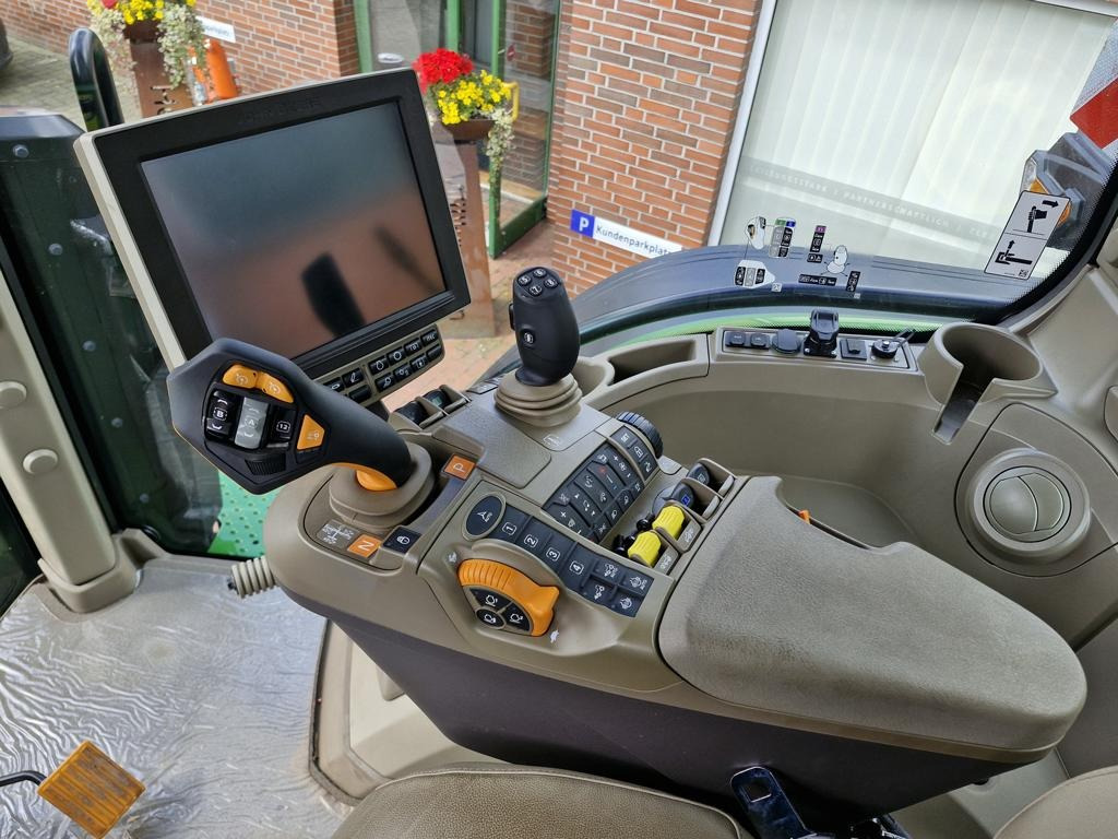 Traktor baru John Deere 7R330: gambar 16