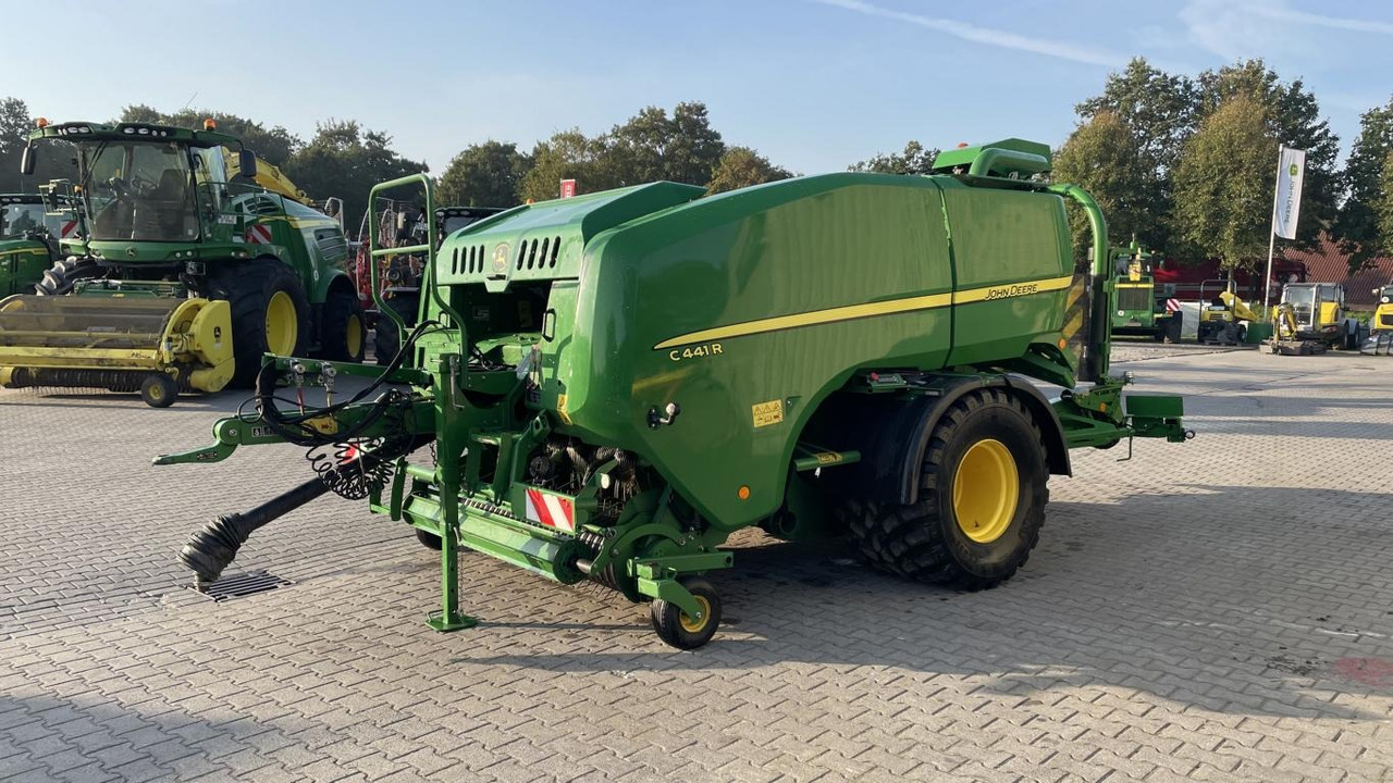 John Deere C441R - Peralatan untuk pembuatan jerami: gambar 1 John Deere C441R - Peralatan untuk pembuatan jerami: gambar 1