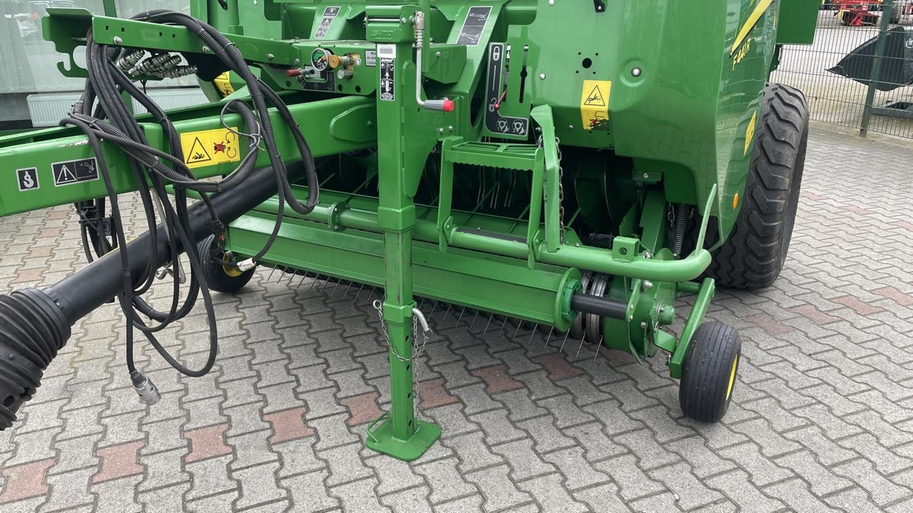 John Deere RUNDBALLENPRESSE F441R - Pembungkus bale: gambar 2 John Deere RUNDBALLENPRESSE F441R - Pembungkus bale: gambar 2