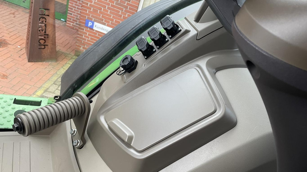 Leasing John Deere TRAKTOR 7R350 John Deere TRAKTOR 7R350: gambar 12 Leasing John Deere TRAKTOR 7R350 John Deere TRAKTOR 7R350: gambar 12