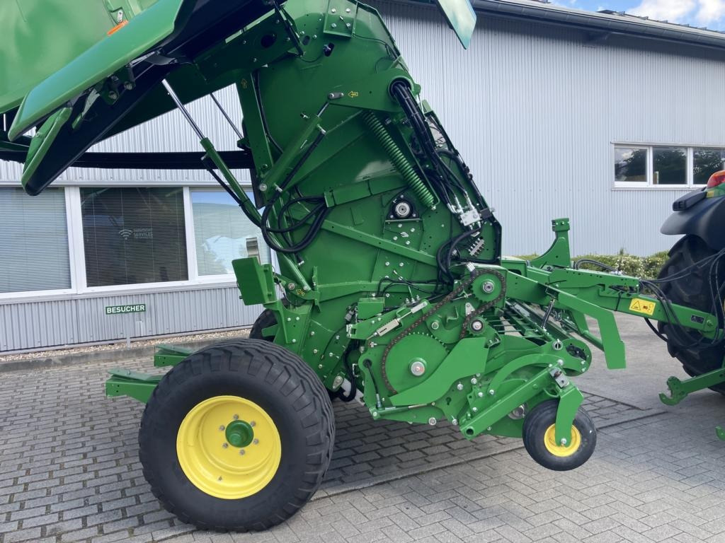 Pembungkus bale John Deere V461M: gambar 20