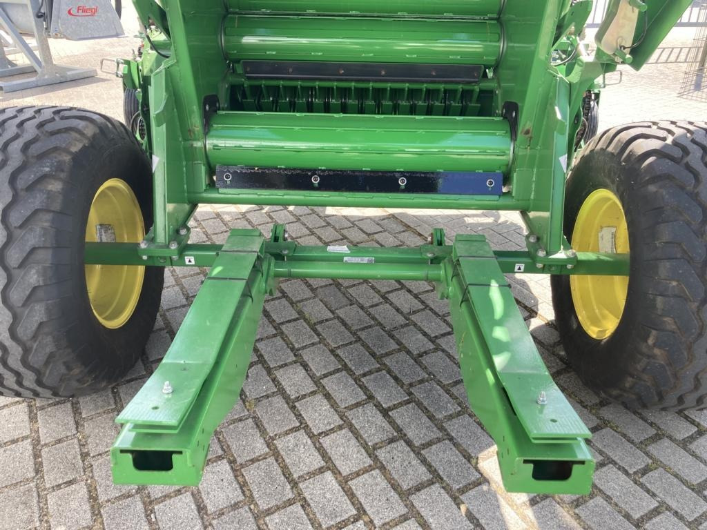 Pembungkus bale John Deere V461M: gambar 13