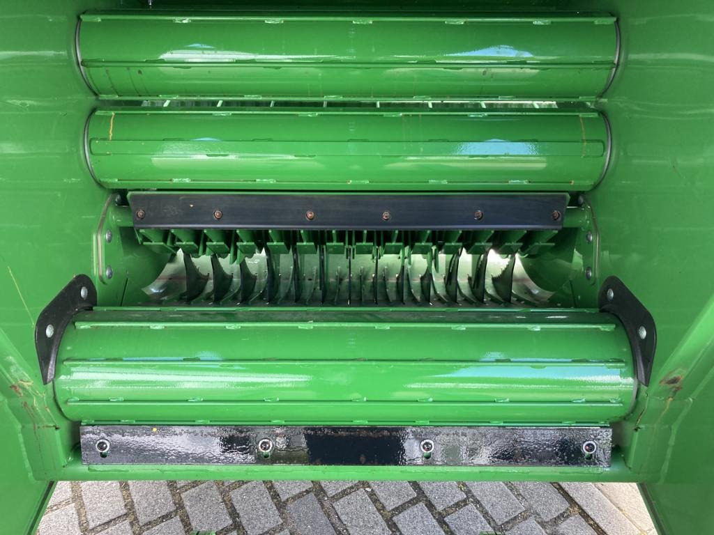 Pembungkus bale John Deere V461M: gambar 25