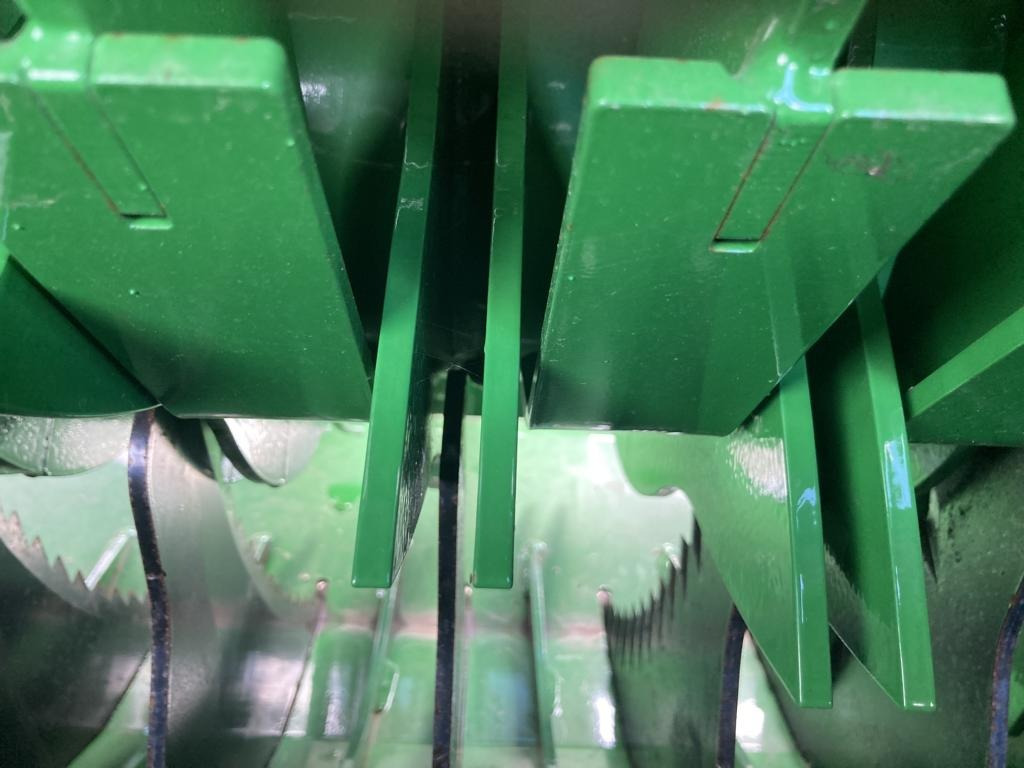 Pembungkus bale John Deere V461M: gambar 22