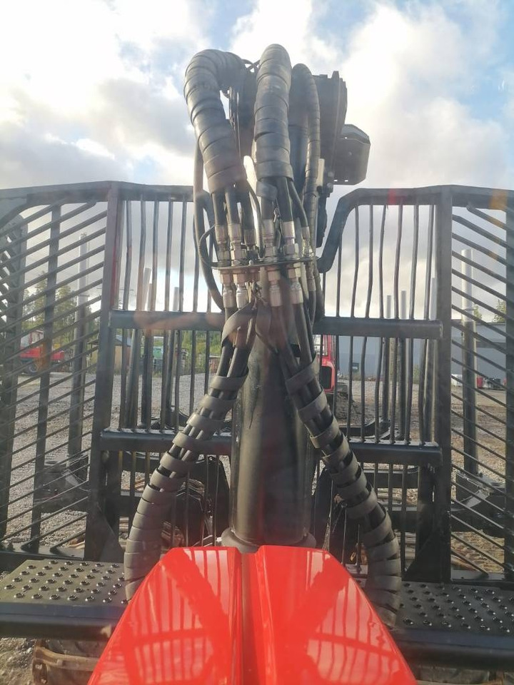 Komatsu 875 - Forwarder: gambar 3 Komatsu 875 - Forwarder: gambar 3