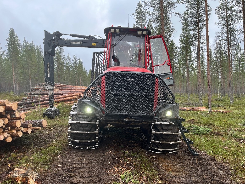 Komatsu 875 - Forwarder: gambar 1 Komatsu 875 - Forwarder: gambar 1