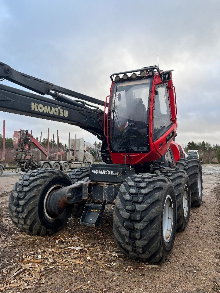 Komatsu 911 - Peralatan pemanen: gambar 1 Komatsu 911 - Peralatan pemanen: gambar 1