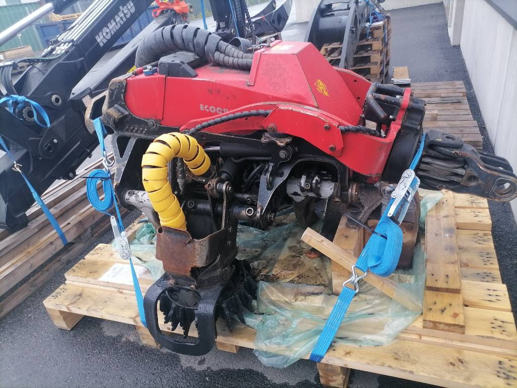 Komatsu C 124 - Peralatan pemanen: gambar 1 Komatsu C 124 - Peralatan pemanen: gambar 1