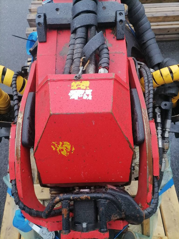 Komatsu C 124 - Peralatan pemanen: gambar 5 Komatsu C 124 - Peralatan pemanen: gambar 5