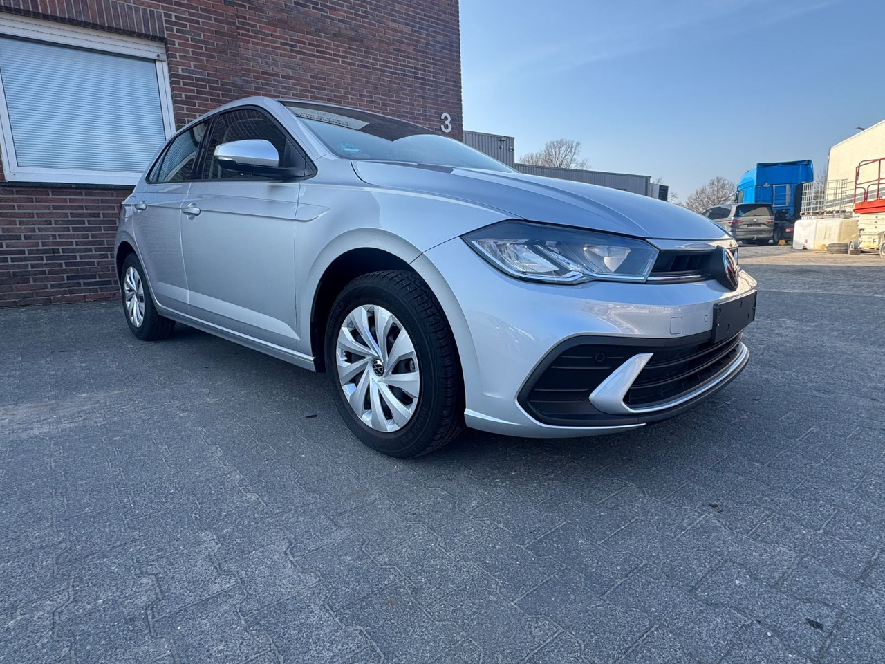 Volkswagen Polo Life 1.0 TSI 70kW 5-Gang 10.000 KM - Mobil: gambar 2 Volkswagen Polo Life 1.0 TSI 70kW 5-Gang 10.000 KM - Mobil: gambar 2