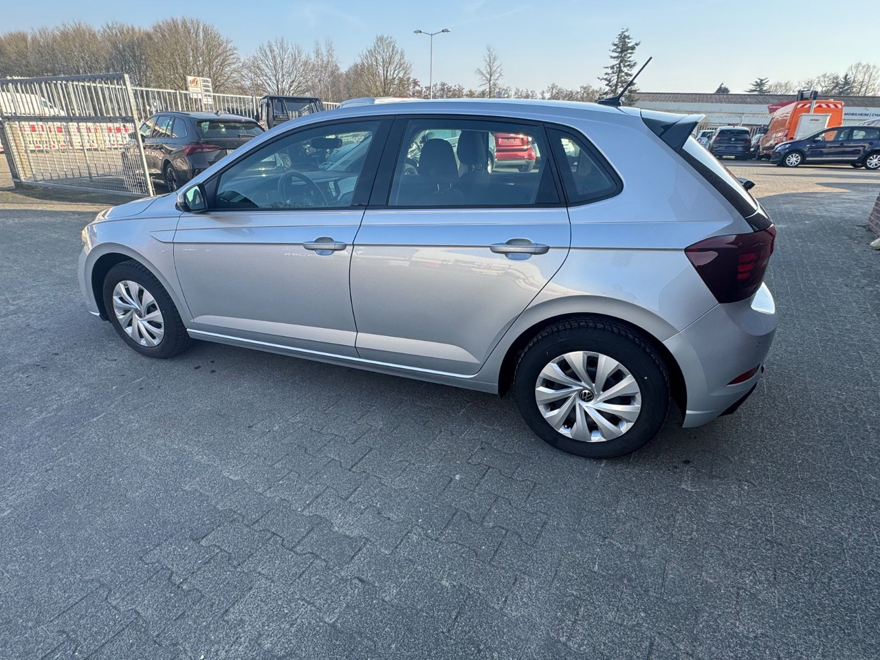 Volkswagen Polo Life 1.0 TSI 70kW 5-Gang 10.000 KM - Mobil: gambar 3 Volkswagen Polo Life 1.0 TSI 70kW 5-Gang 10.000 KM - Mobil: gambar 3