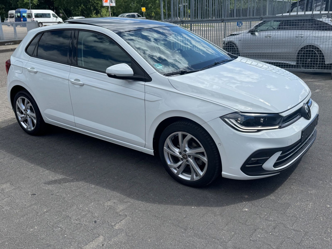 Volkswagen Polo Style 1.0 TSI DSG Pano / AHK / CAMERA - Mobil: gambar 2 Volkswagen Polo Style 1.0 TSI DSG Pano / AHK / CAMERA - Mobil: gambar 2