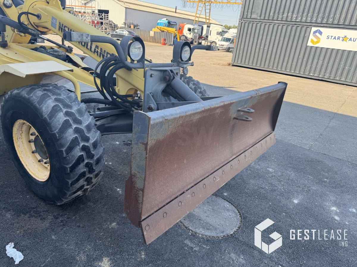 New Holland F 106.6 A - Grader: gambar 5 New Holland F 106.6 A - Grader: gambar 5