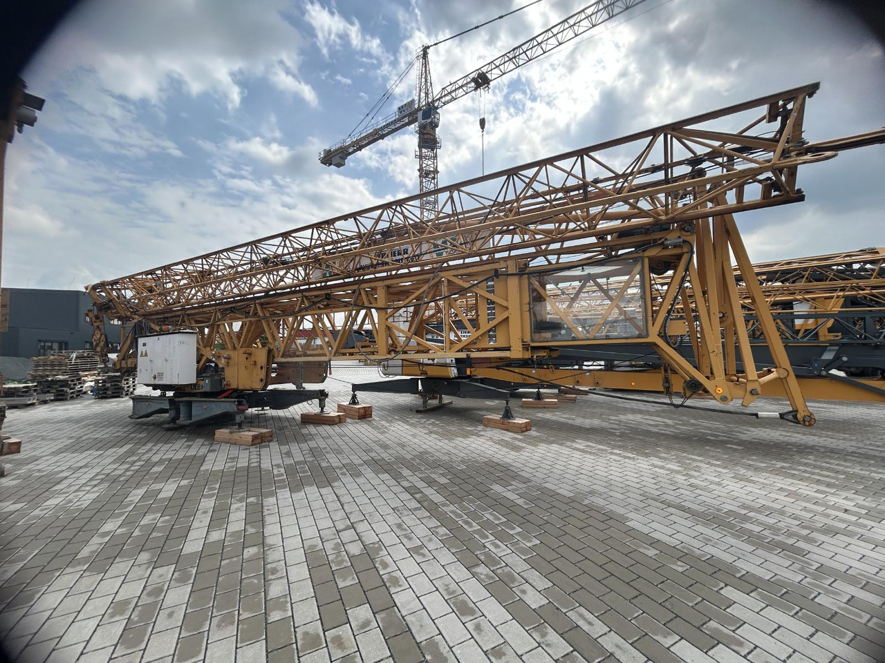 Liebherr 71k - Derek menara: gambar 1 Liebherr 71k - Derek menara: gambar 1