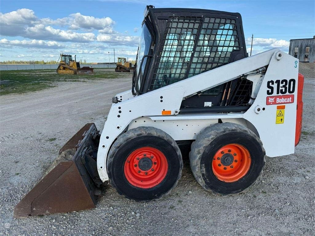 Bobcat S130 - Skid steer: gambar 3 Bobcat S130 - Skid steer: gambar 3