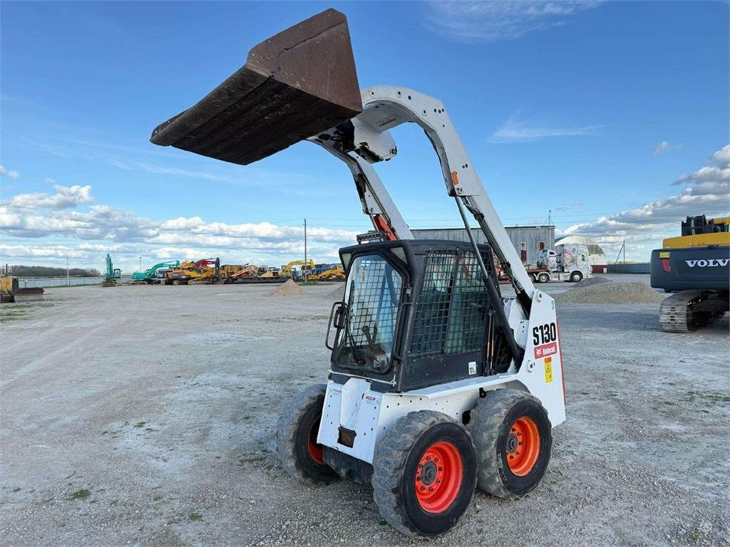 Bobcat S130 - Skid steer: gambar 1 Bobcat S130 - Skid steer: gambar 1