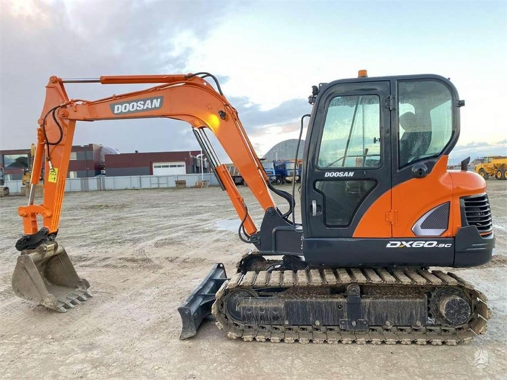 Doosan DX 60 C - Ekskavator mini: gambar 2 Doosan DX 60 C - Ekskavator mini: gambar 2