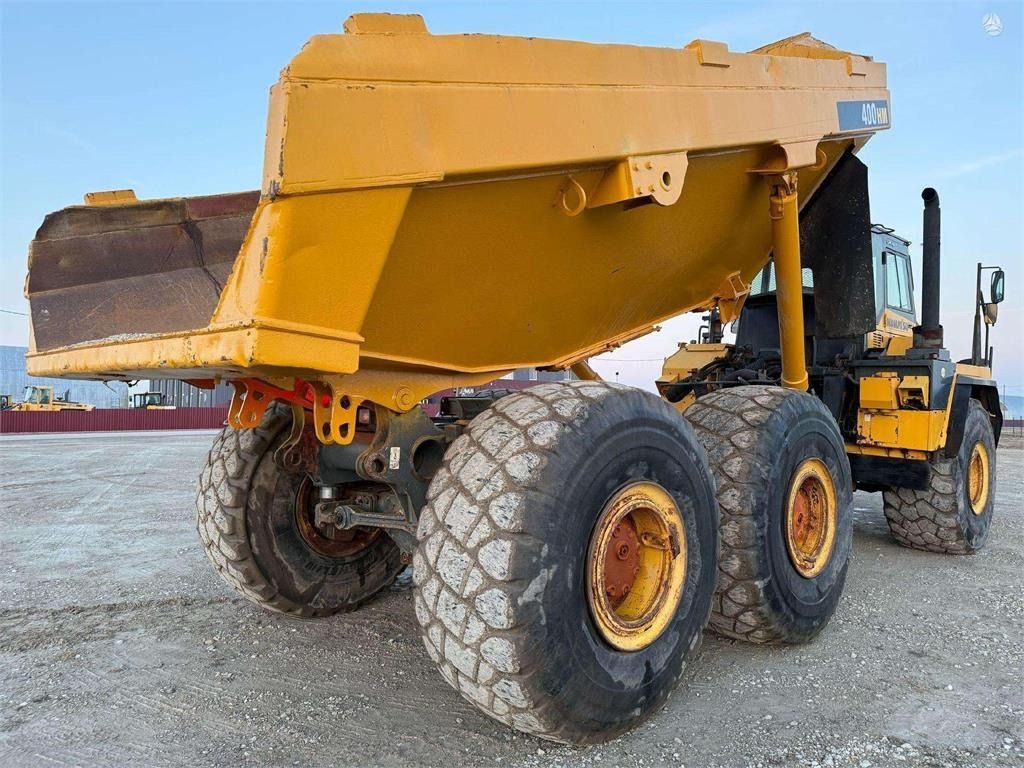 Komatsu HM 400-2 - Tempat sampah artikulasi: gambar 3 Komatsu HM 400-2 - Tempat sampah artikulasi: gambar 3