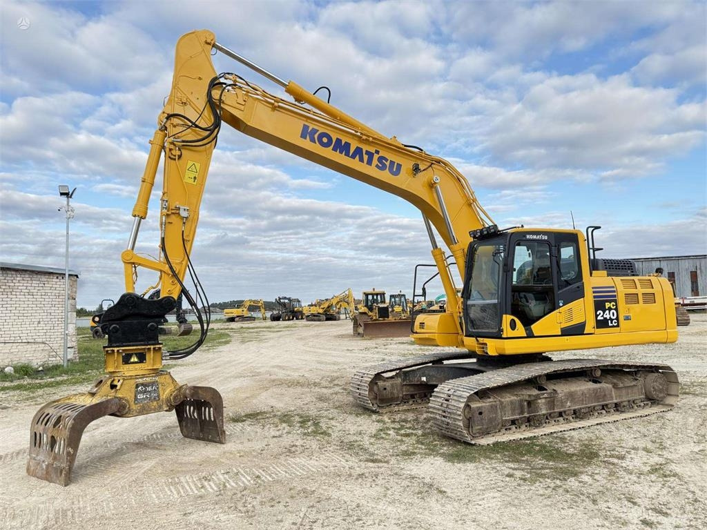 Komatsu PC 240 LC-11 - Ekskavator perayap: gambar 1 Komatsu PC 240 LC-11 - Ekskavator perayap: gambar 1