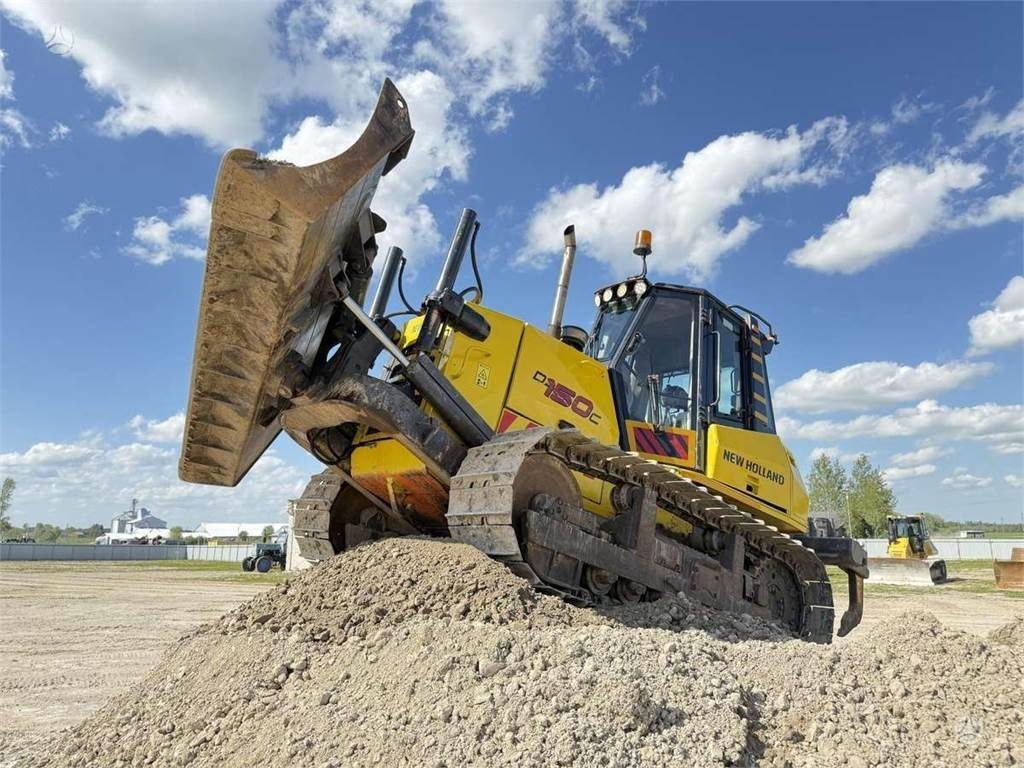New Holland D150C Ripper - Bulldozer: gambar 2 New Holland D150C Ripper - Bulldozer: gambar 2