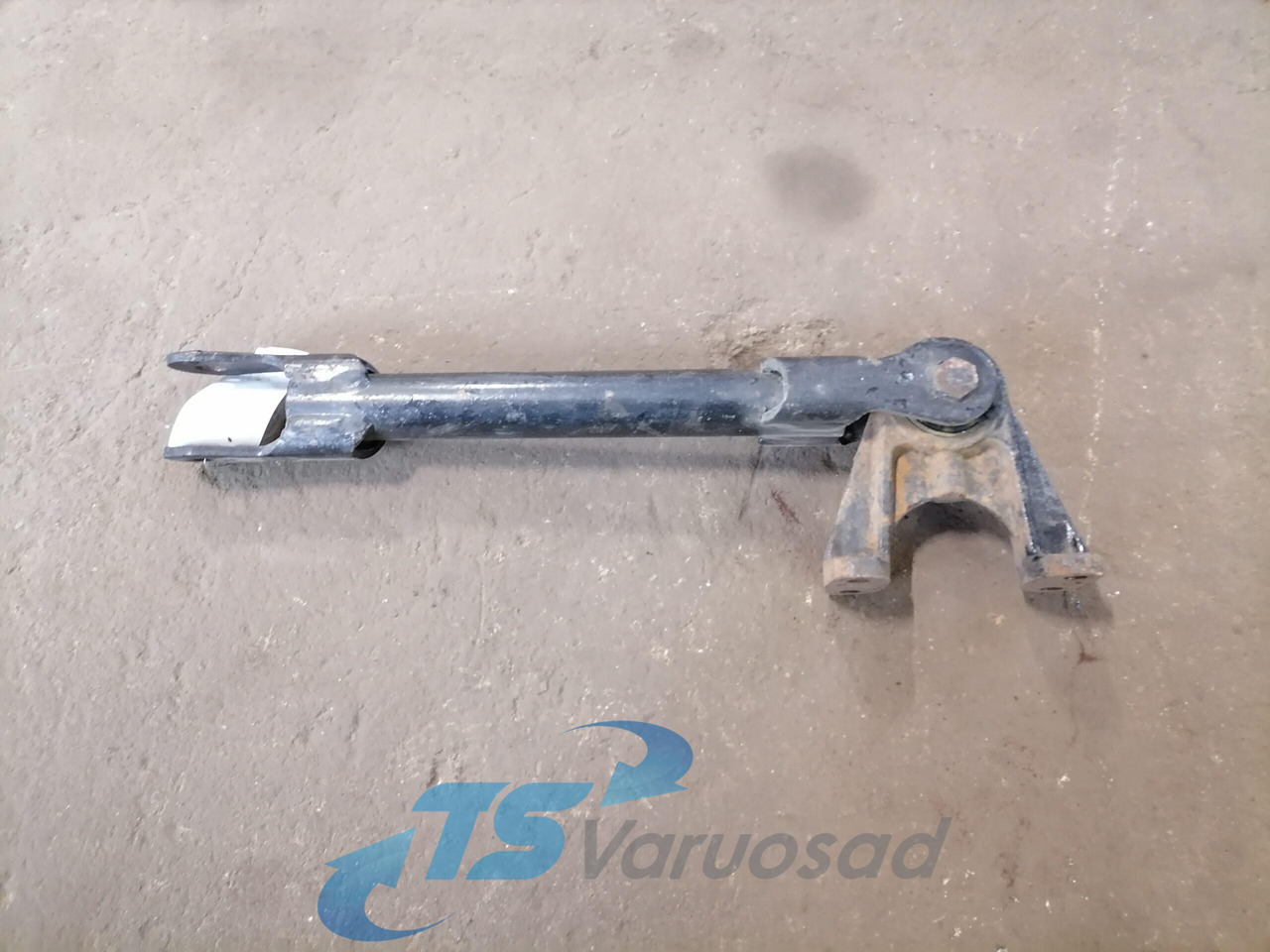 MAN Anti roll bar bracket 81437185118 - Bar anti-gulung untuk Truk: gambar 1 MAN Anti roll bar bracket 81437185118 - Bar anti-gulung untuk Truk: gambar 1