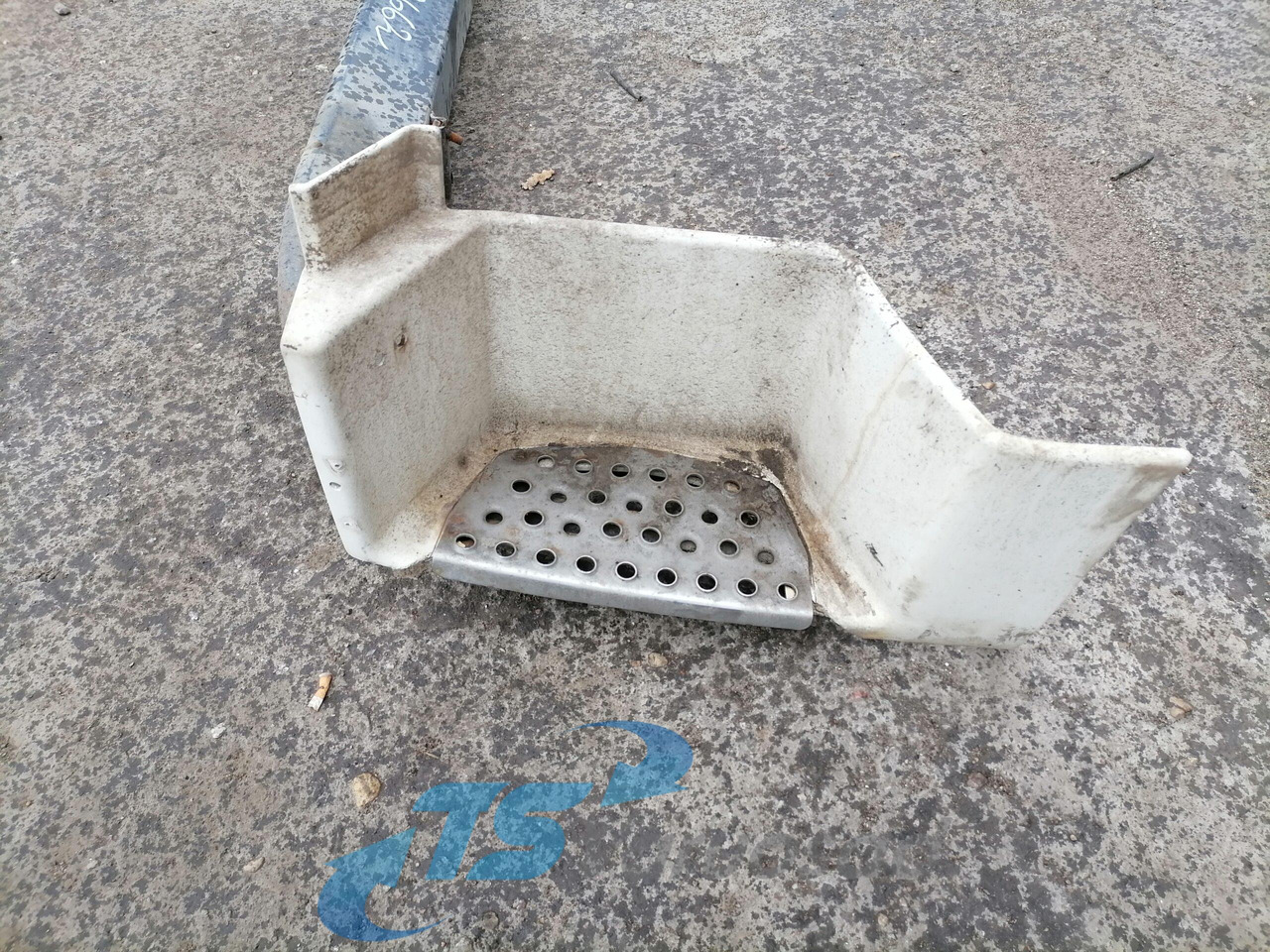 MAN Bumper 81416505013 - Bumper untuk Truk: gambar 3 MAN Bumper 81416505013 - Bumper untuk Truk: gambar 3