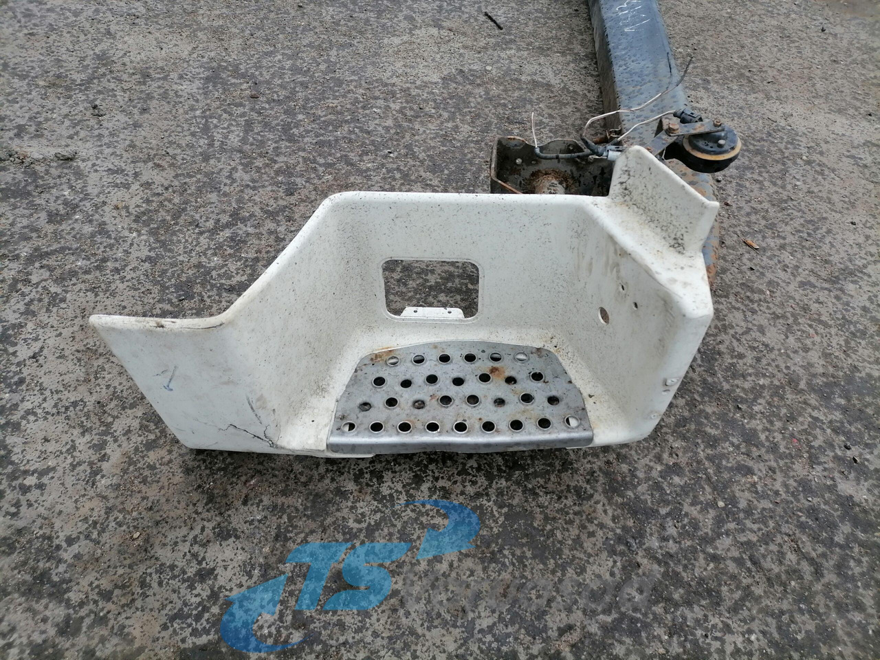 MAN Bumper 81416505013 - Bumper untuk Truk: gambar 4 MAN Bumper 81416505013 - Bumper untuk Truk: gambar 4