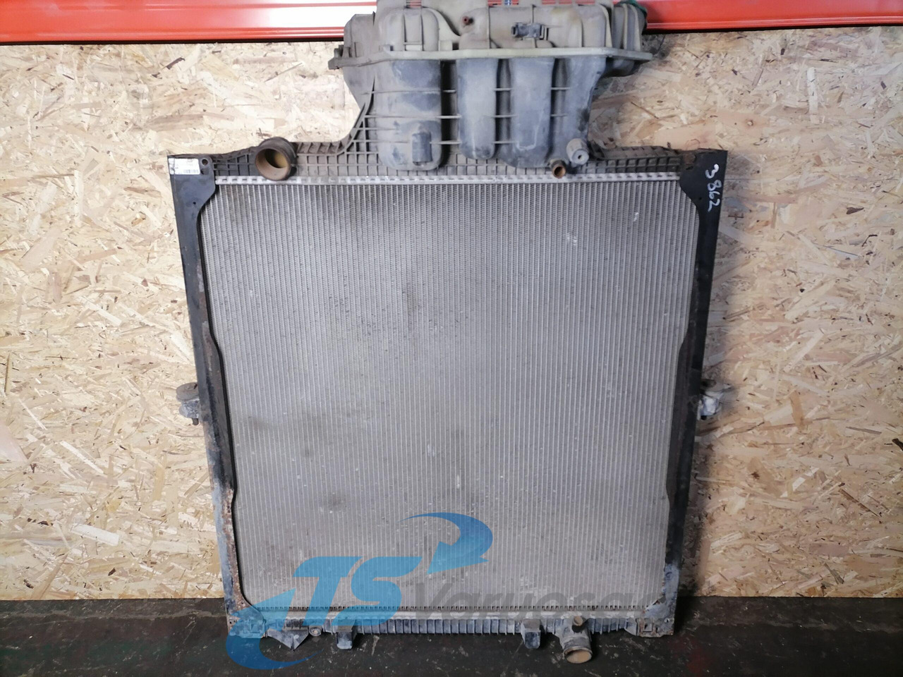 MAN Cooling radiator 81061016512 - Radiator untuk Truk: gambar 1 MAN Cooling radiator 81061016512 - Radiator untuk Truk: gambar 1