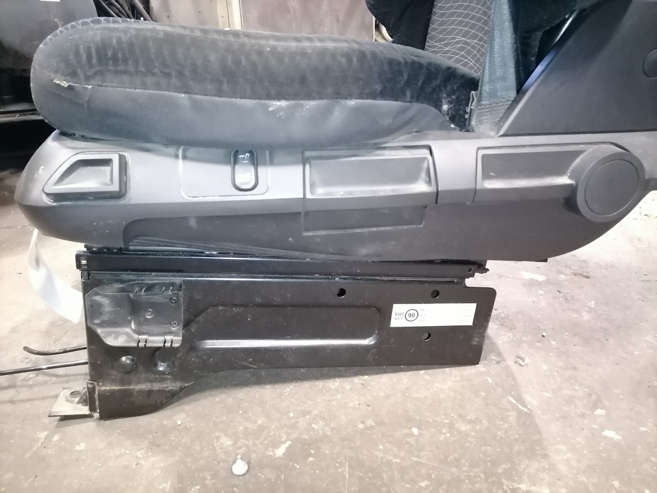 Mercedes-Benz Juhiiste A9609107501 - Tempat duduk untuk Truk: gambar 4 Mercedes-Benz Juhiiste A9609107501 - Tempat duduk untuk Truk: gambar 4