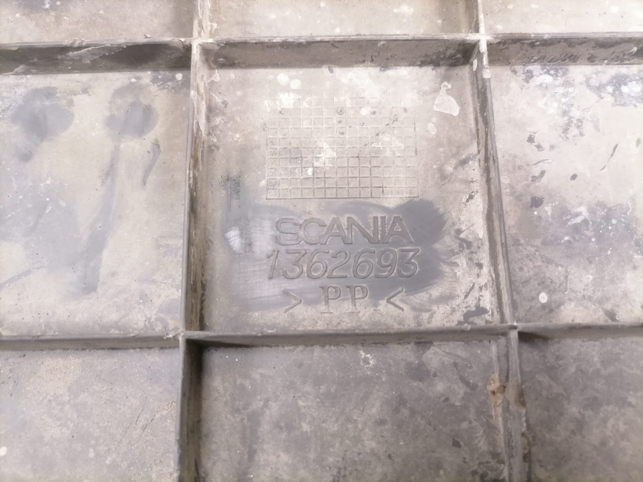 Scania Battery cover 1362693 - Baterai untuk Truk: gambar 4 Scania Battery cover 1362693 - Baterai untuk Truk: gambar 4