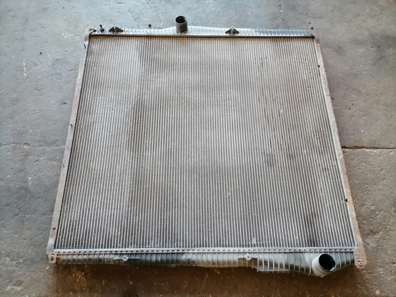 Scania Cooling radiator 1781365 - Radiator untuk Truk: gambar 2 Scania Cooling radiator 1781365 - Radiator untuk Truk: gambar 2