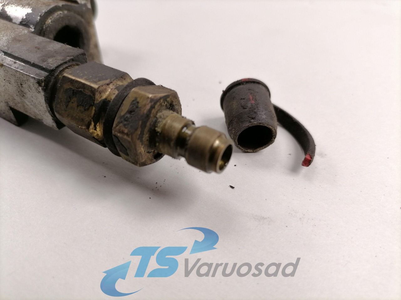 Scania Fuel mainfold 1864753 - Sistem bahan bakar untuk Truk: gambar 3 Scania Fuel mainfold 1864753 - Sistem bahan bakar untuk Truk: gambar 3