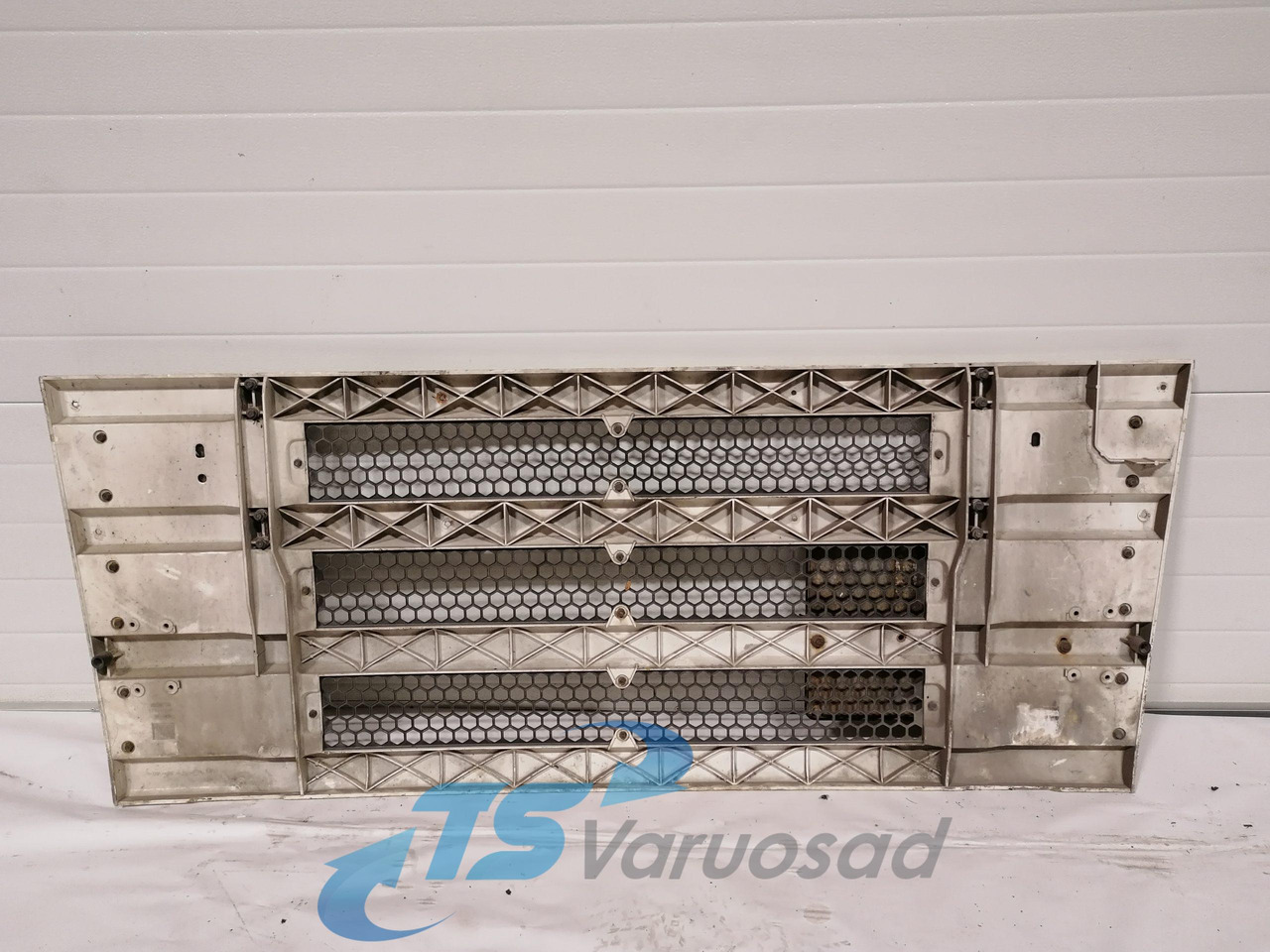 Scania Grille panel 1371856 - Panggangan untuk Truk: gambar 3 Scania Grille panel 1371856 - Panggangan untuk Truk: gambar 3