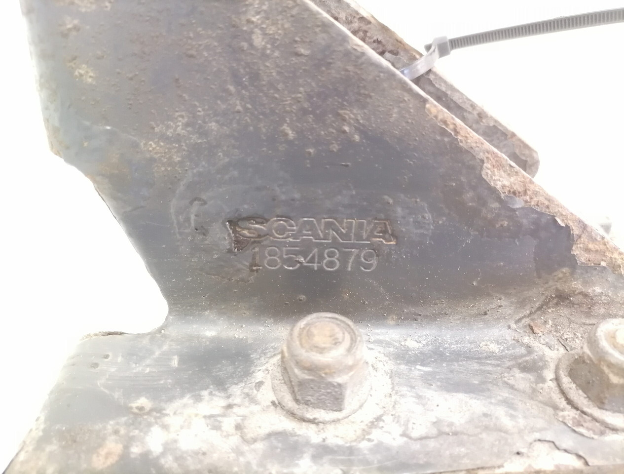 Scania Mudguard bracket 1854880 - Bagian universal untuk Truk: gambar 2 Scania Mudguard bracket 1854880 - Bagian universal untuk Truk: gambar 2