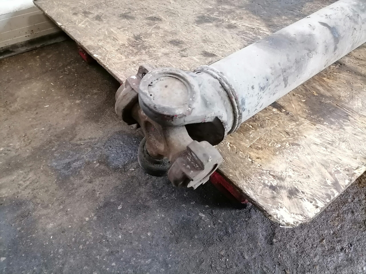 Scania Propeller shaft 1758402 - Poros baling-baling untuk Truk: gambar 4 Scania Propeller shaft 1758402 - Poros baling-baling untuk Truk: gambar 4