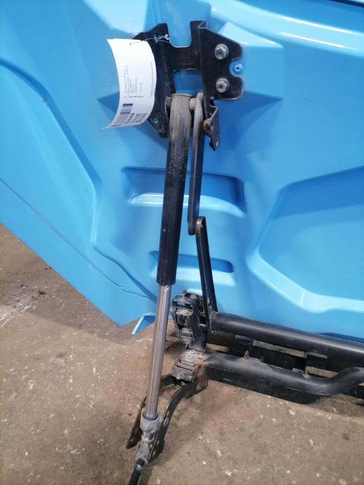 Scania Scania cab wind deflector, roof 2390522 - Aerodinamika/ Spoiler untuk Truk: gambar 4 Scania Scania cab wind deflector, roof 2390522 - Aerodinamika/ Spoiler untuk Truk: gambar 4