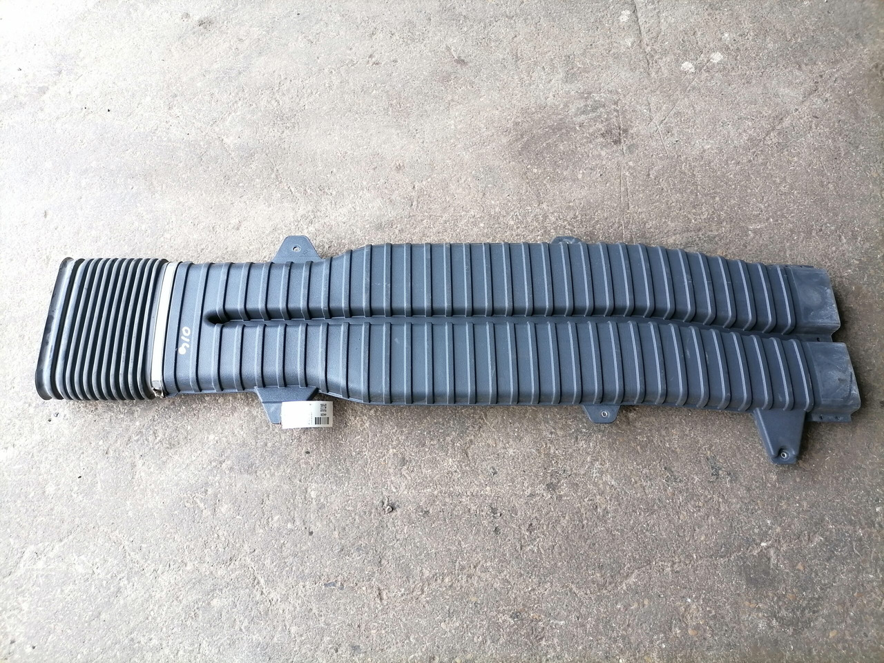 Volvo Air intake 21122123 - Sistem pemasukan udara untuk Truk: gambar 3 Volvo Air intake 21122123 - Sistem pemasukan udara untuk Truk: gambar 3