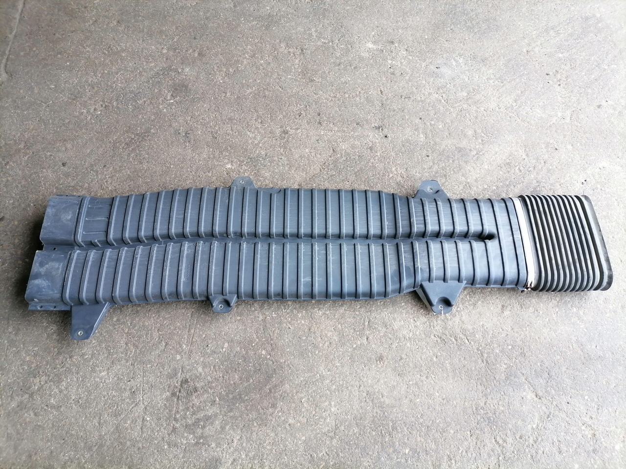 Volvo Air intake 21122123 - Sistem pemasukan udara untuk Truk: gambar 2 Volvo Air intake 21122123 - Sistem pemasukan udara untuk Truk: gambar 2
