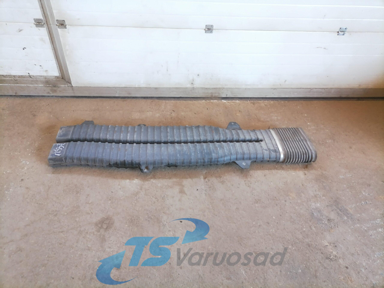 Volvo Air intake 21122123 - Sistem pemasukan udara untuk Truk: gambar 1 Volvo Air intake 21122123 - Sistem pemasukan udara untuk Truk: gambar 1