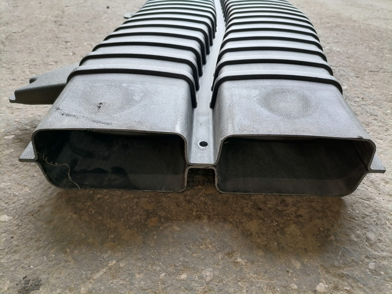 Volvo Air intake 21122123 - Sistem pemasukan udara untuk Truk: gambar 5 Volvo Air intake 21122123 - Sistem pemasukan udara untuk Truk: gambar 5