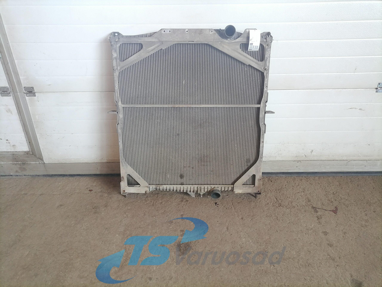 Volvo Cooling radiator 20722440 - Radiator untuk Truk: gambar 1 Volvo Cooling radiator 20722440 - Radiator untuk Truk: gambar 1