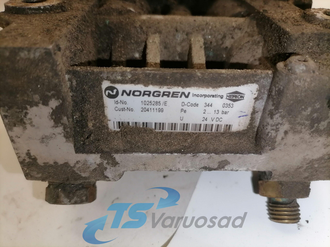 Volvo Engine control switch 2041199 - Sistem pembuangan untuk Truk: gambar 2 Volvo Engine control switch 2041199 - Sistem pembuangan untuk Truk: gambar 2